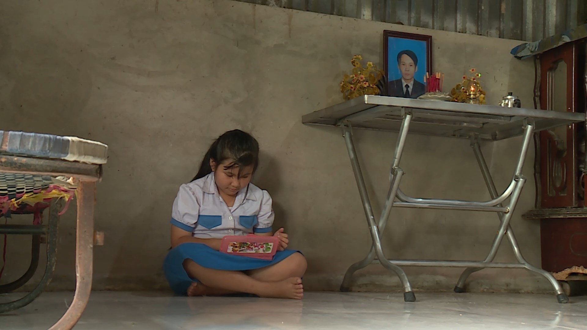 'Mái ấm gia đình Việt': MisThy rơi nước mắt khi bé gái 10 tuổi hỏi 'Không biết mẹ có thương con không?'