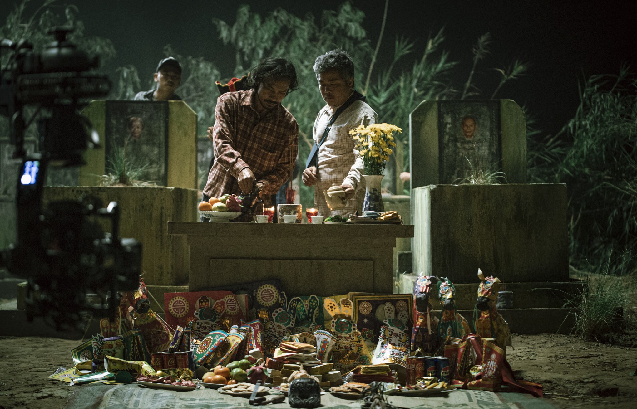 Dàn diễn viên 'Cải mả' lần đầu kể về trải nghiệm tâm linh trên phim trường