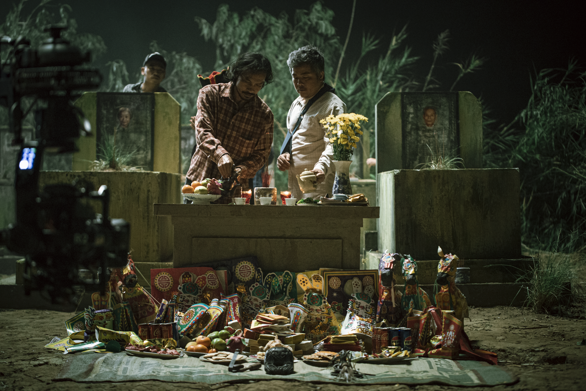 Dàn diễn viên "Cải mả" lần đầu kể về trải nghiệm tâm linh trên phim trường