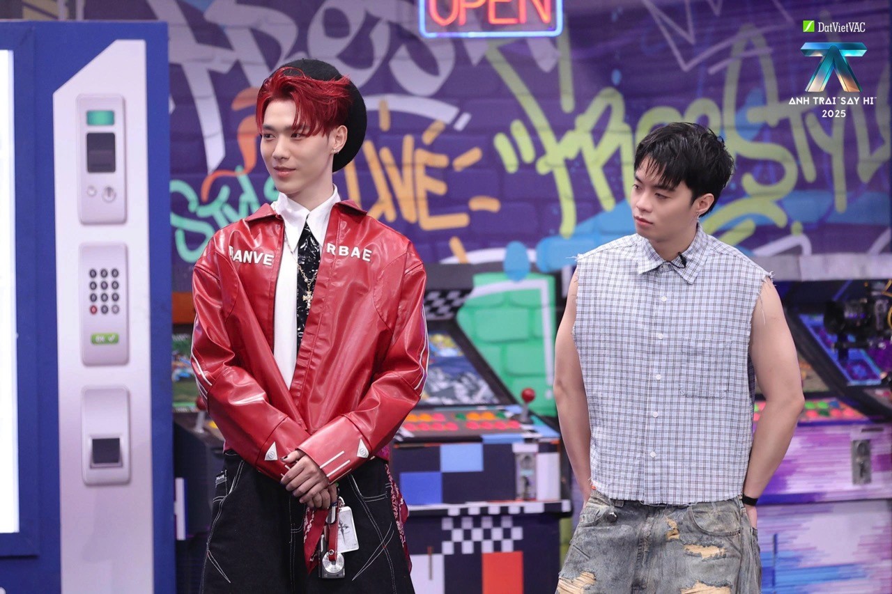 'Anh trai 'Say Hi' 2025' tập 6: Concept 'Reply 2000' khiến các Anh trai xuất hiện với trang phục đầy màu sắc