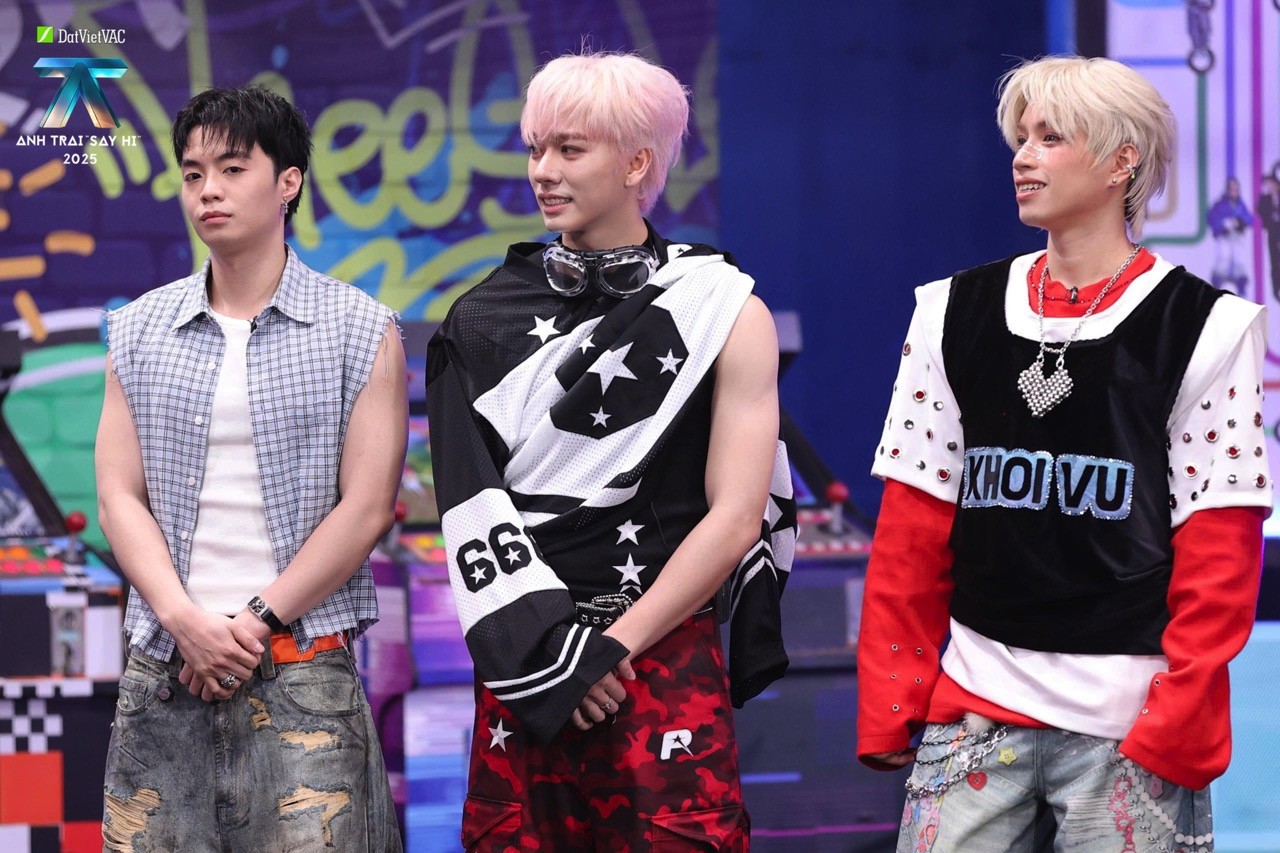 'Anh trai 'Say Hi' 2025' tập 6: Concept 'Reply 2000' khiến các Anh trai xuất hiện với trang phục đầy màu sắc