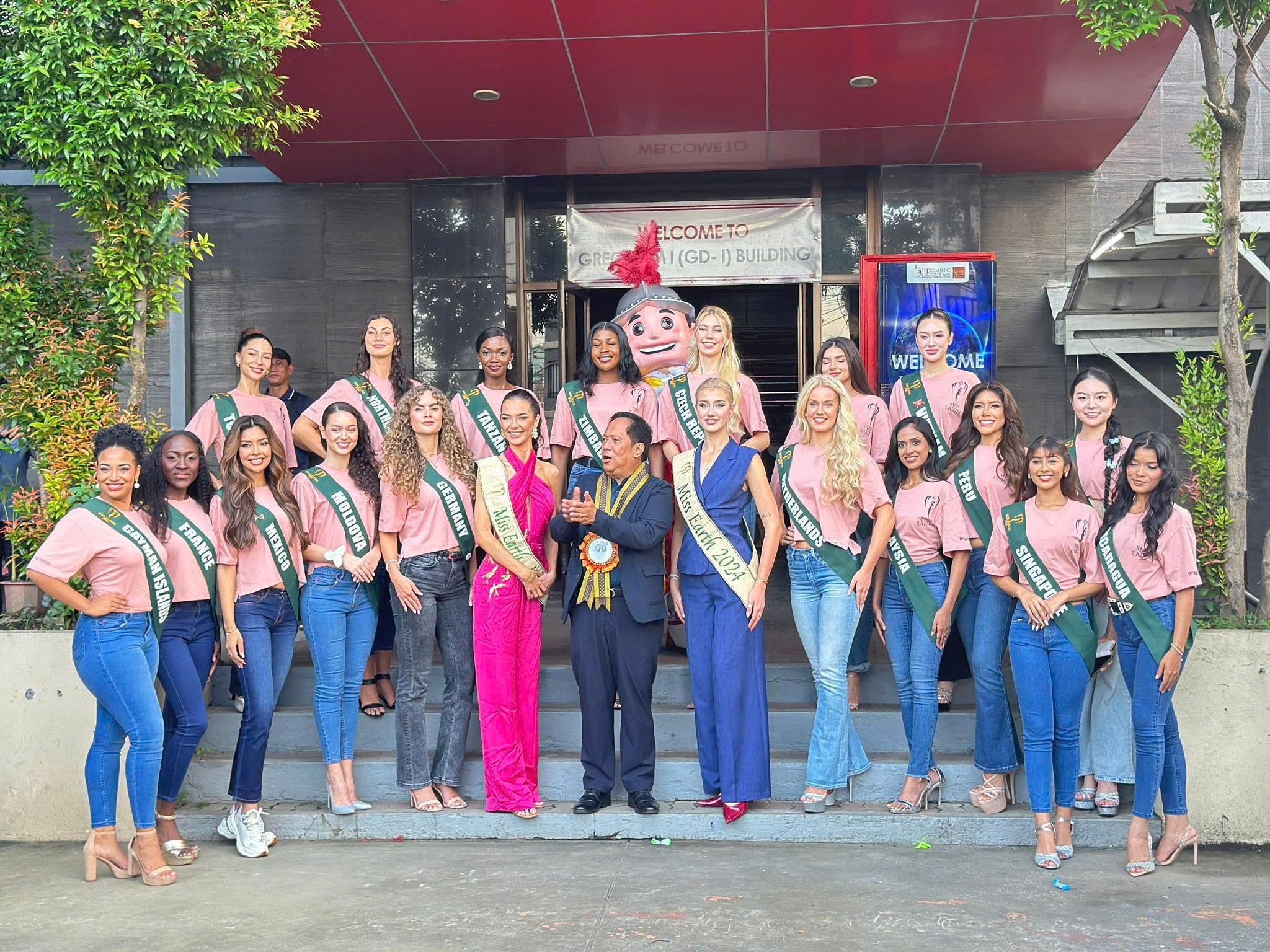 Trịnh Mỹ Anh múa 'Giai điệu Việt Nam mình' tại 'Miss Earth 2025'