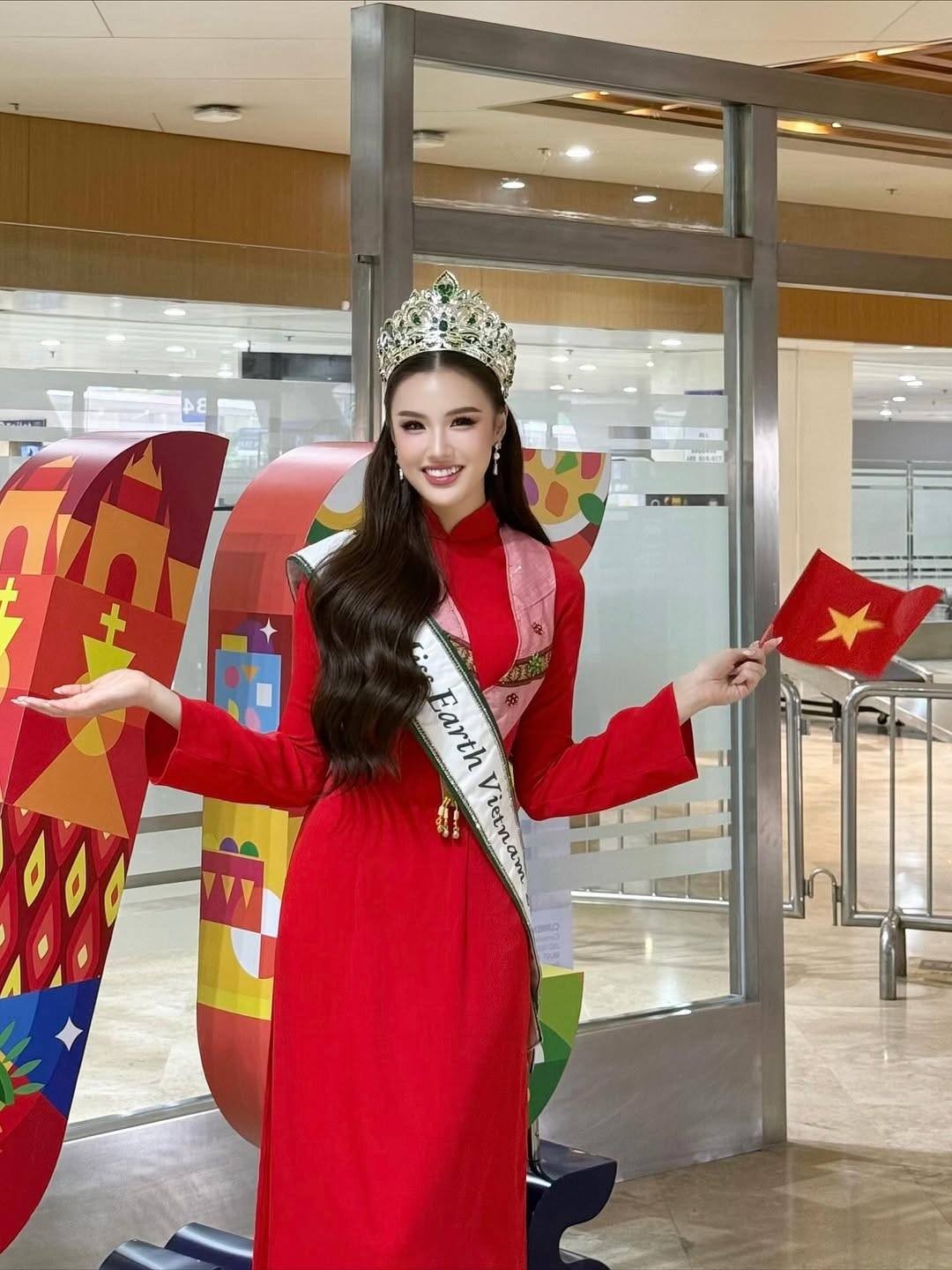 Trịnh Mỹ Anh múa 'Giai điệu Việt Nam mình' tại 'Miss Earth 2025'