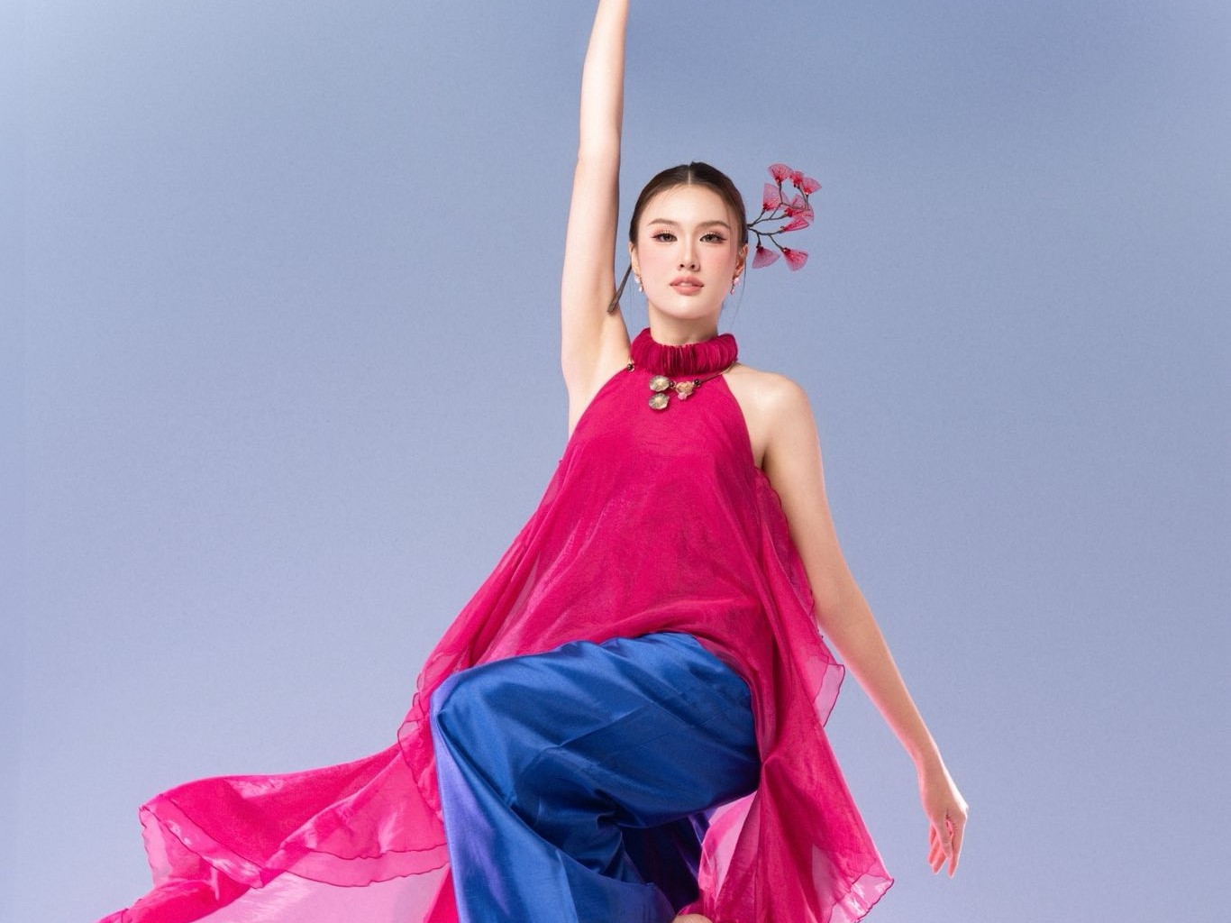 Trịnh Mỹ Anh múa 'Giai điệu Việt Nam mình' tại 'Miss Earth 2025'