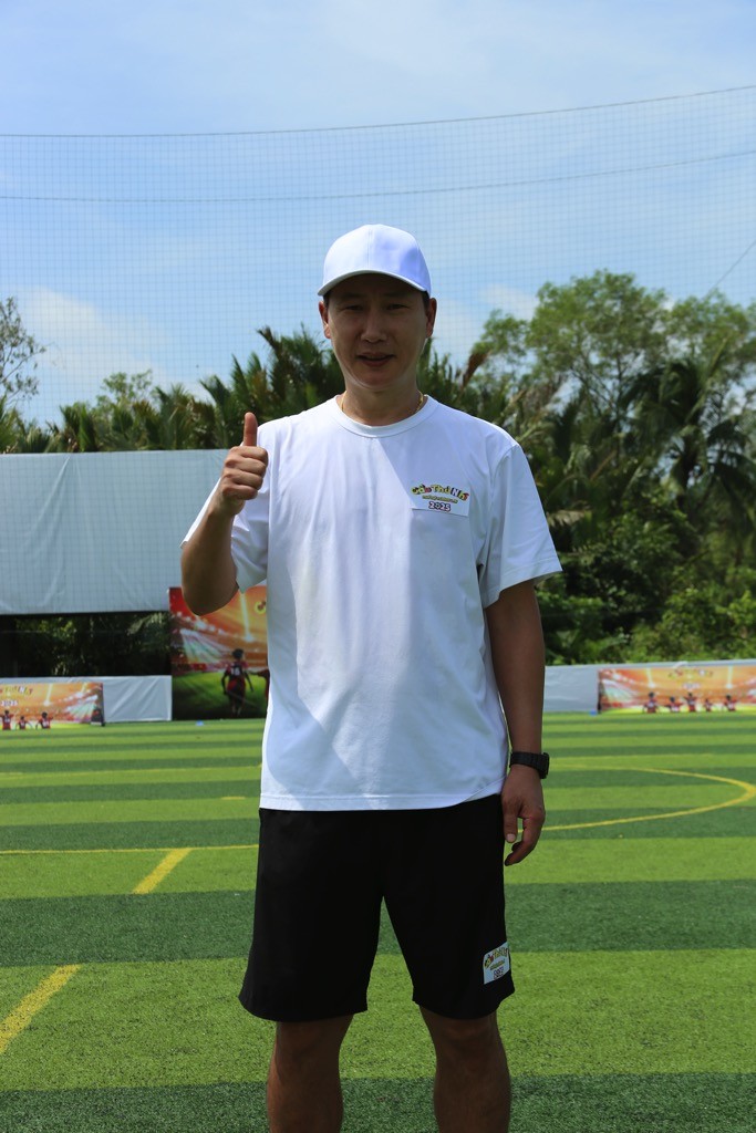 HLV Đội tuyển Quốc gia Việt Nam - Kim Sang Sik trực tiếp huấn luyện cho Top 12 'Cầu thủ nhí 2025'