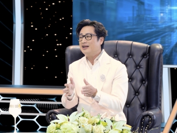 MC Quốc Quân kể áp lực 'giữ lửa' sân khấu trước 40.000 khán giả