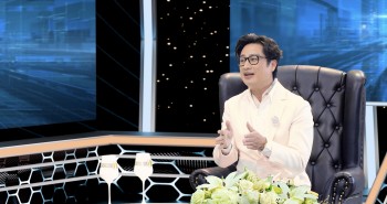 MC Quốc Quân kể áp lực 'giữ lửa' sân khấu trước 40.000 khán giả