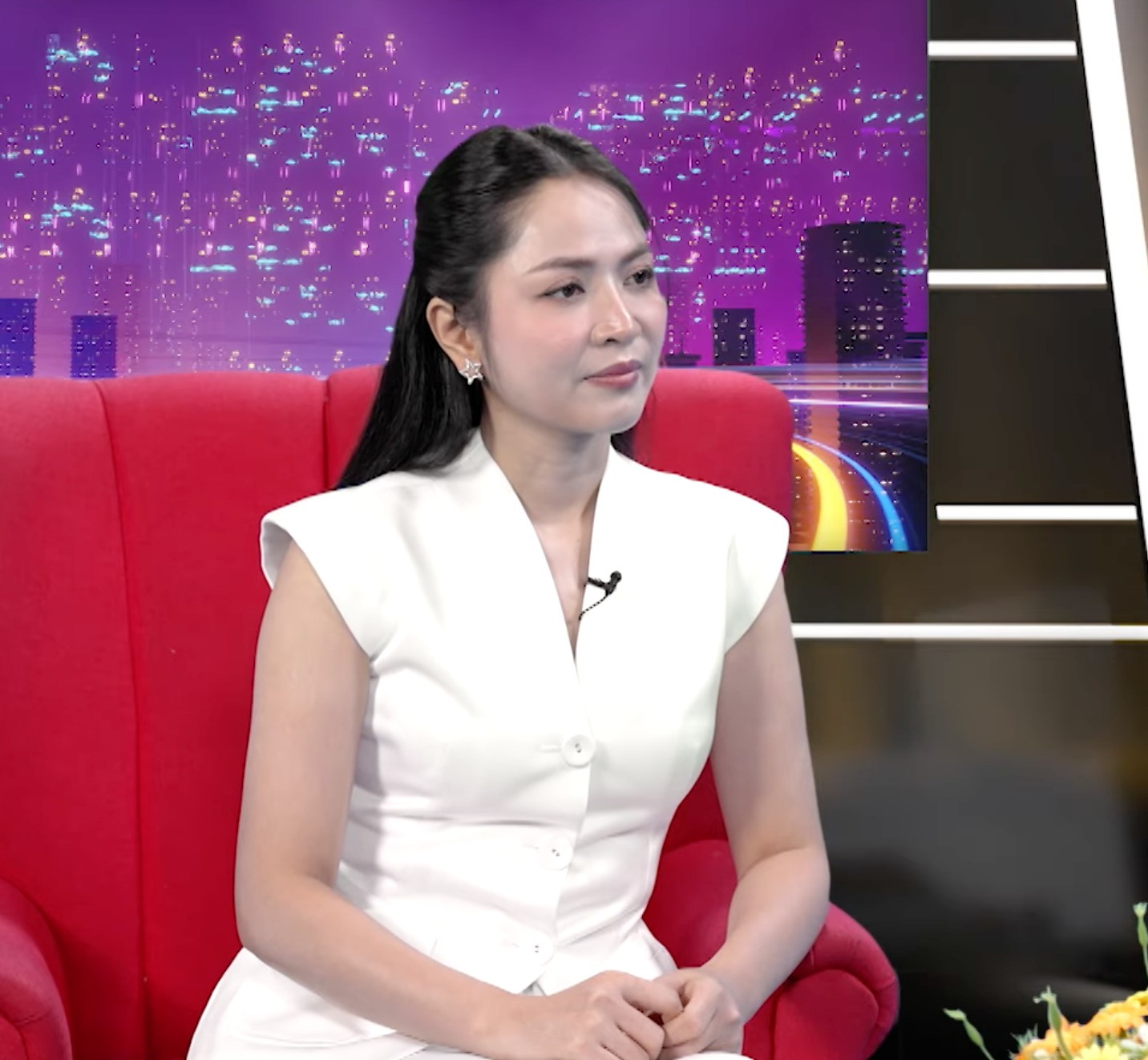 Ca sĩ Duyên Quỳnh thừa nhận bản tính dễ lung lay vì thiếu trải nghiệm trong cuộc sống