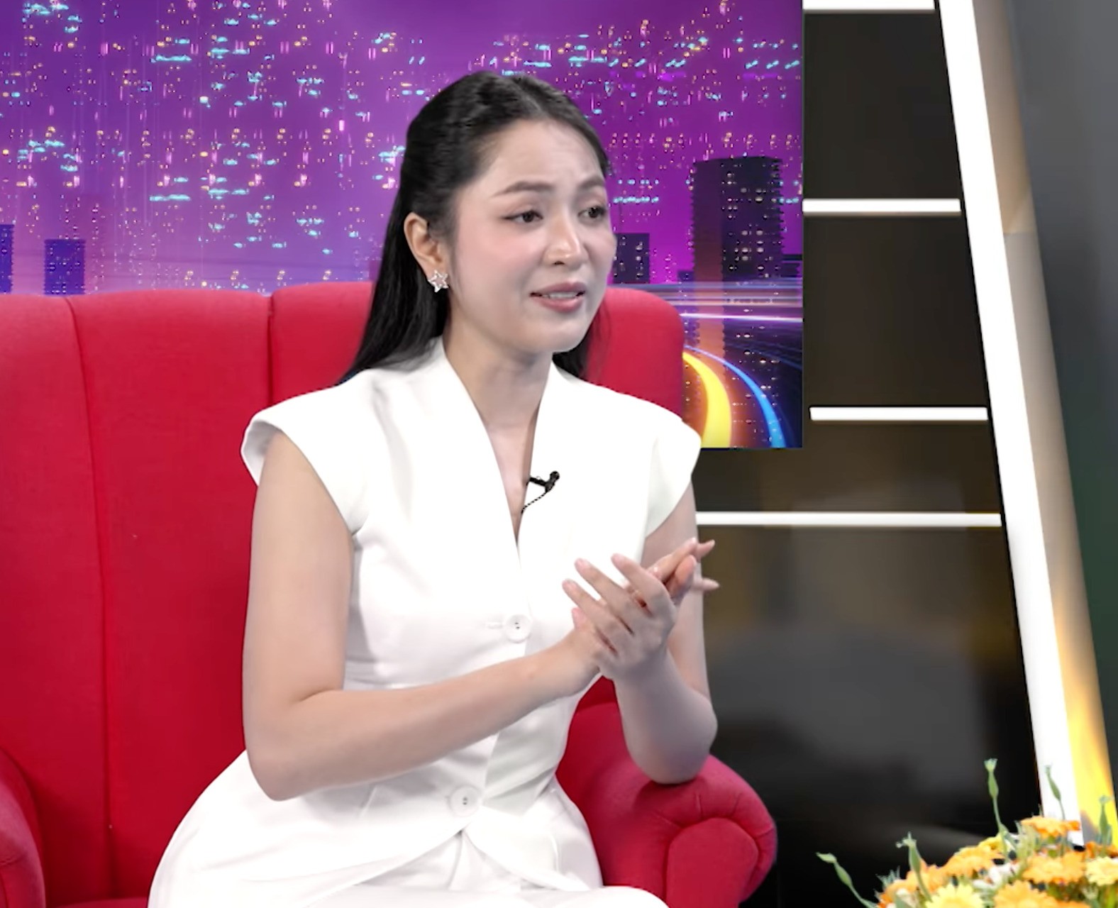 Ca sĩ Duyên Quỳnh thừa nhận bản tính dễ lung lay vì thiếu trải nghiệm trong cuộc sống