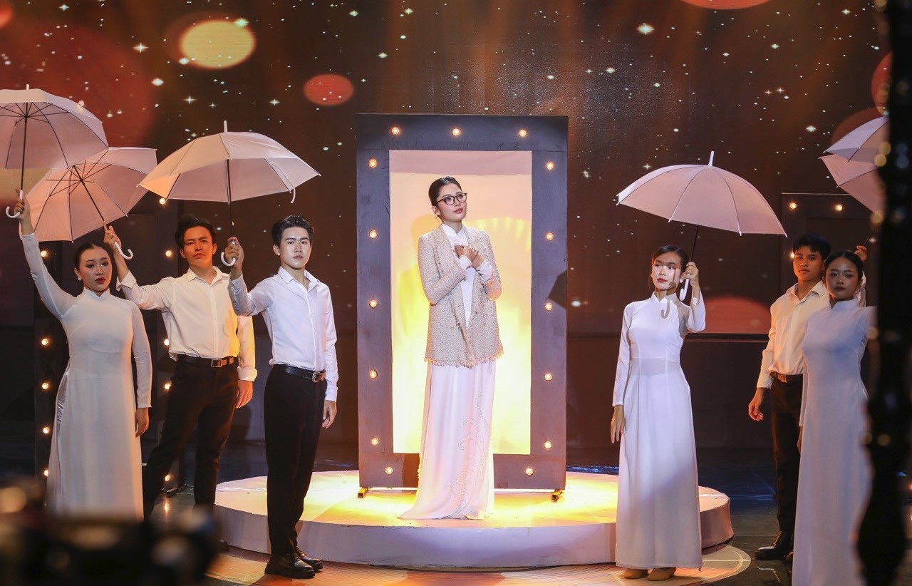 'Tình Bolero 2025': Ban giám khảo đồng loạt khen ngợi Nam Anh tiến bộ vượt bậc qua từng vòng thi