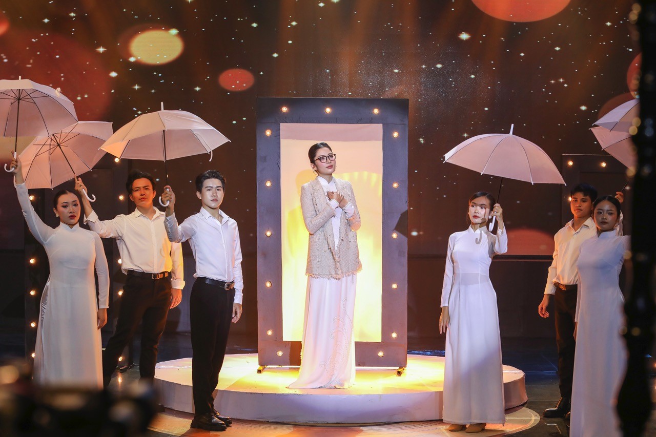 'Tình Bolero 2025': Ban giám khảo đồng loạt khen ngợi Nam Anh tiến bộ vượt bậc qua từng vòng thi