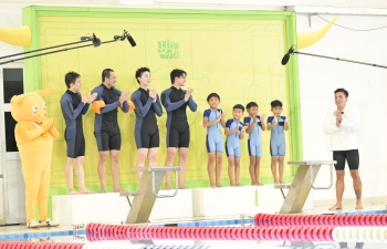 Erik 'yếu thế' trong chính show của mình: Cơ bắp cũng không cứu nổi khi gặp địch thủ nhí