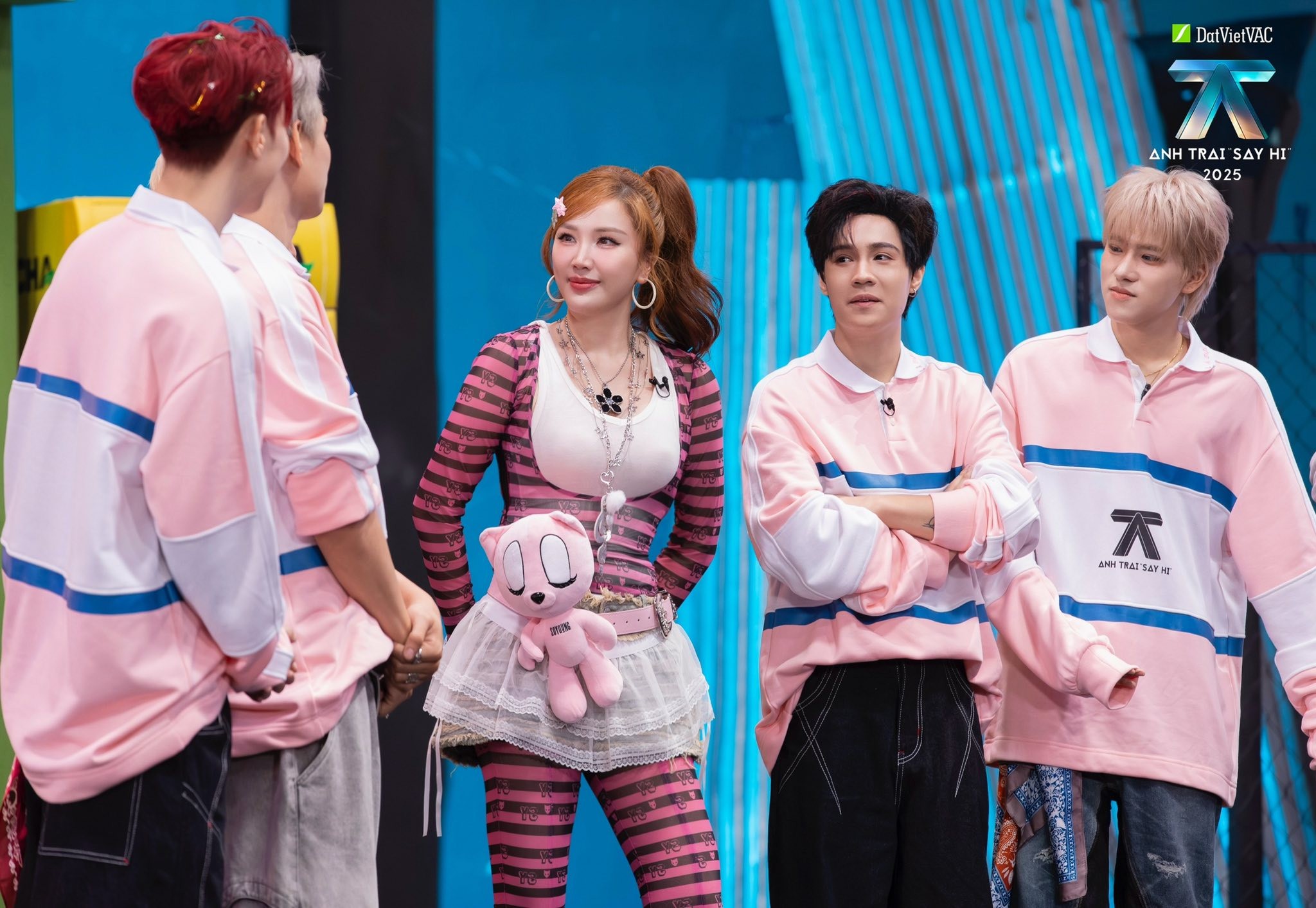 Bảo Thy hóa thân thành 'Công chúa bong bóng' thập niên 2000 trong 'Anh trai say hi'