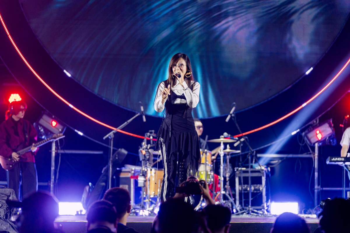 Hàng ngàn khán giả School Fest mùa 7 được một đêm chứng kiến nhiều thế hệ cùng viết tiếp giấc mơ hip-hop Việt Hàng ngàn khán giả School Fest mùa 7 được một đêm chứng kiến nhiều thế hệ cùng viết tiếp giấc mơ hip-hop Việt