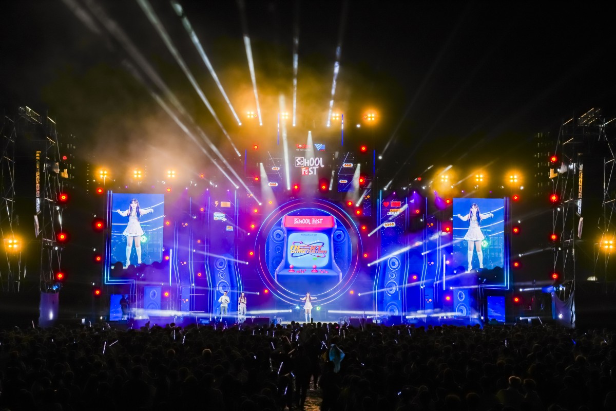 Hàng ngàn khán giả School Fest mùa 7 được một đêm chứng kiến nhiều thế hệ cùng viết tiếp giấc mơ hip-hop Việt Hàng ngàn khán giả School Fest mùa 7 được một đêm chứng kiến nhiều thế hệ cùng viết tiếp giấc mơ hip-hop Việt