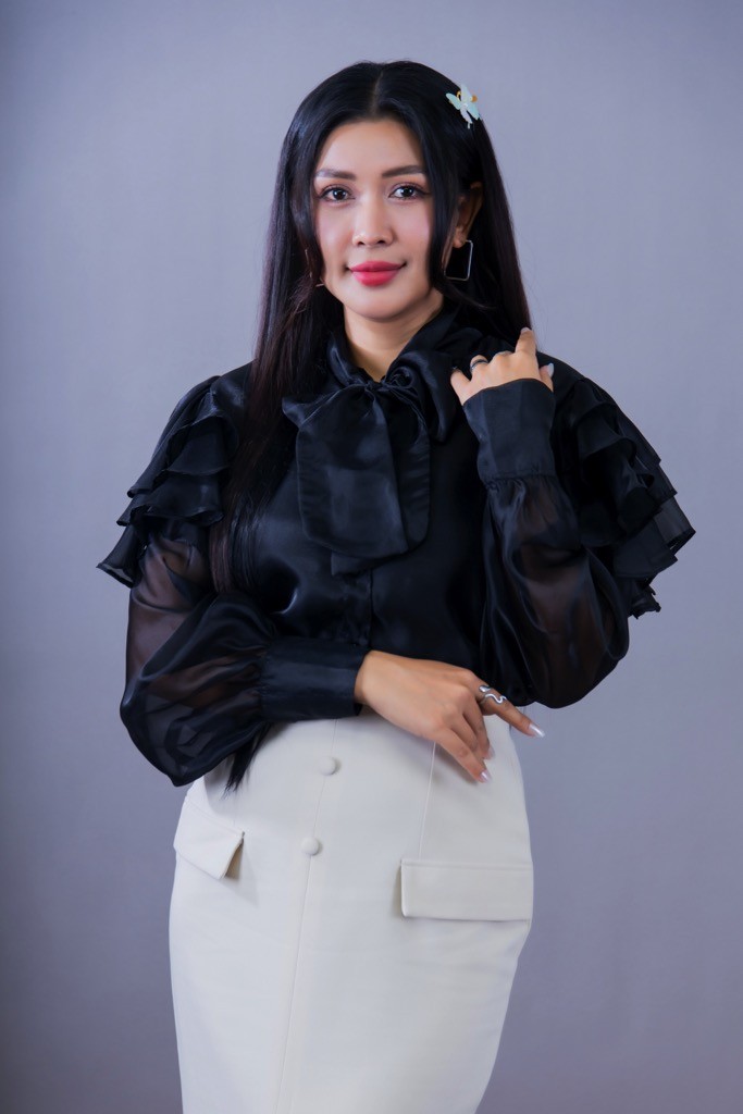 Diễn viên Đặng Phương Trâm gây ấn tượng khi hóa thân thành nàng trưởng phòng thông minh, bản lĩnh trong 'Tổ phản hồi 404'