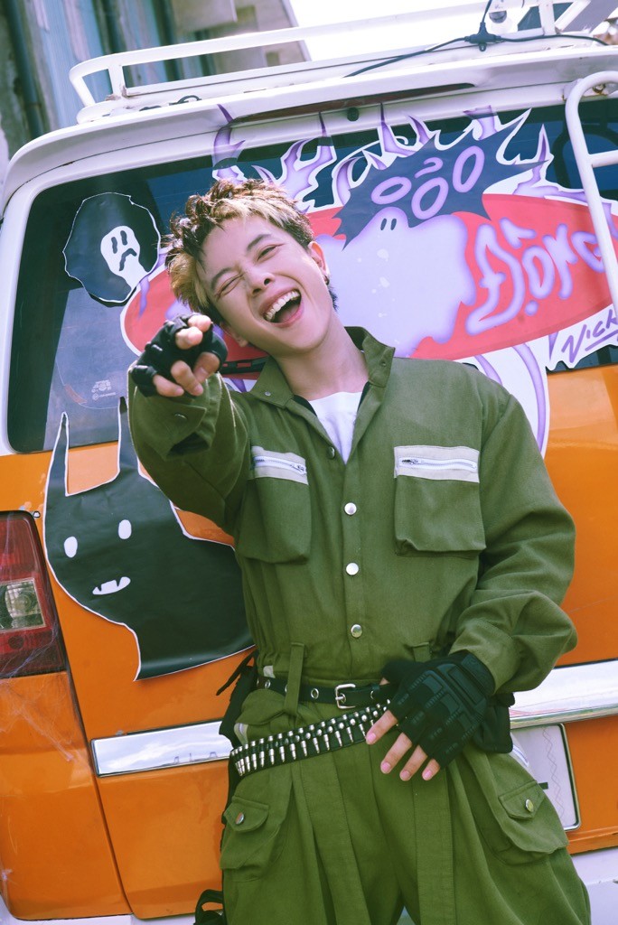 Độc lạ Nicky - Jsol: Ra nhạc thất tình dịp… Halloween, bị nữ chính MV 'bóc phốt' ngay tại phim trường