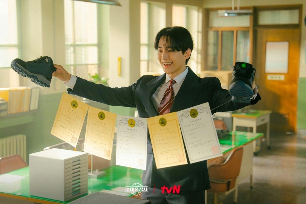 Phim mới của Lee Jun Ho đạt rating 'khủng' chỉ sau 6 tập