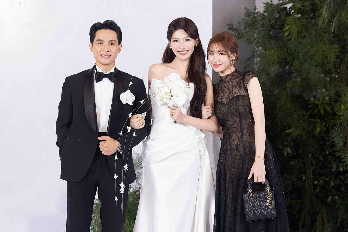 Hòa Minzy rục rịch làm đám cưới, lên danh sách khách mời dài dằng dặc!