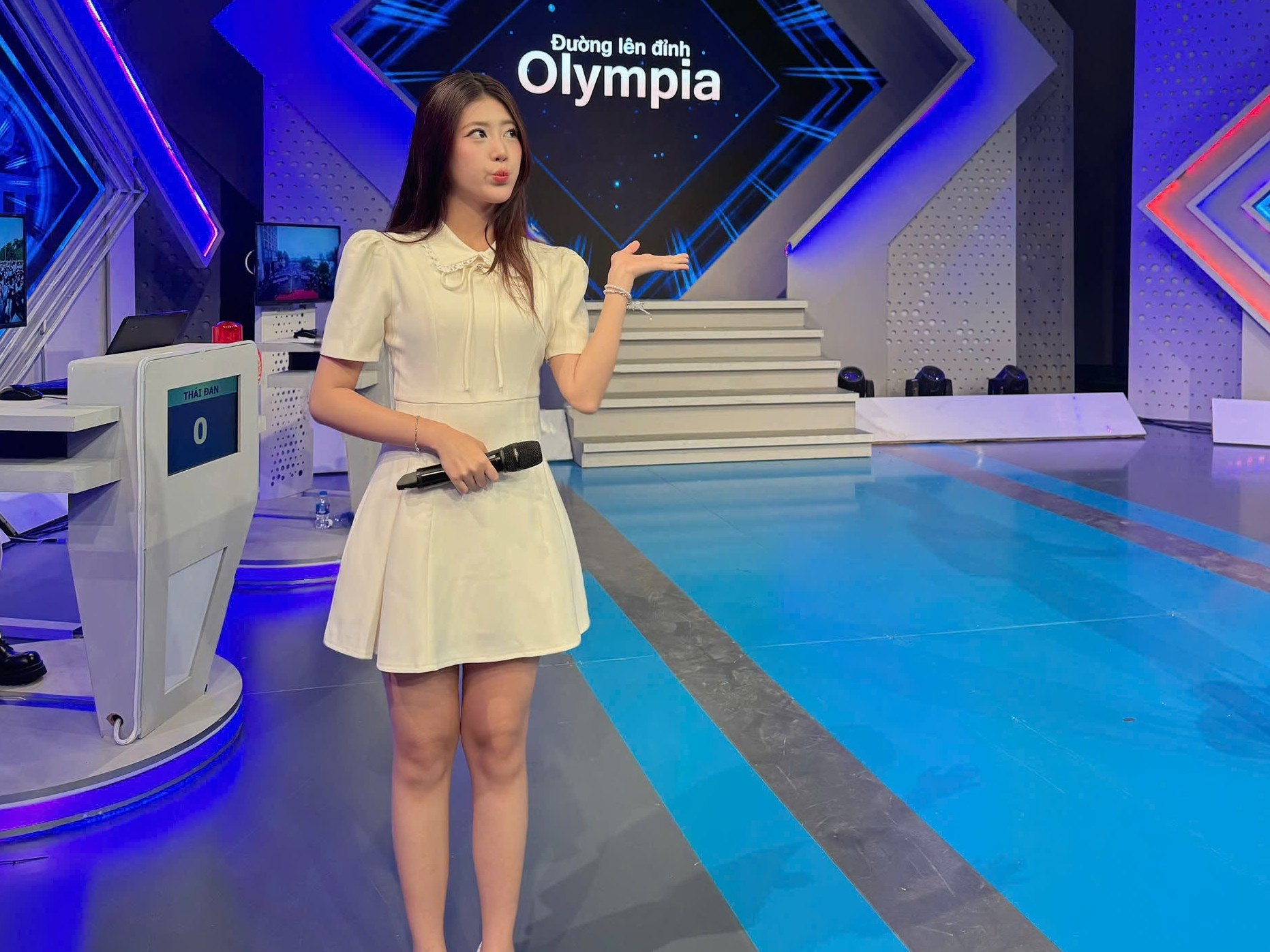 PiaLinh 'ghi điểm' khi xuất hiện ở chung kết Đường lên đỉnh Olympia