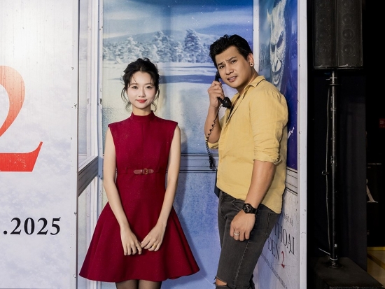 Triệu An gặp gỡ 'cục vàng của ngoại' Lâm Thanh Mỹ tại buổi ra mắt phim 'Điện thoại đen 2'