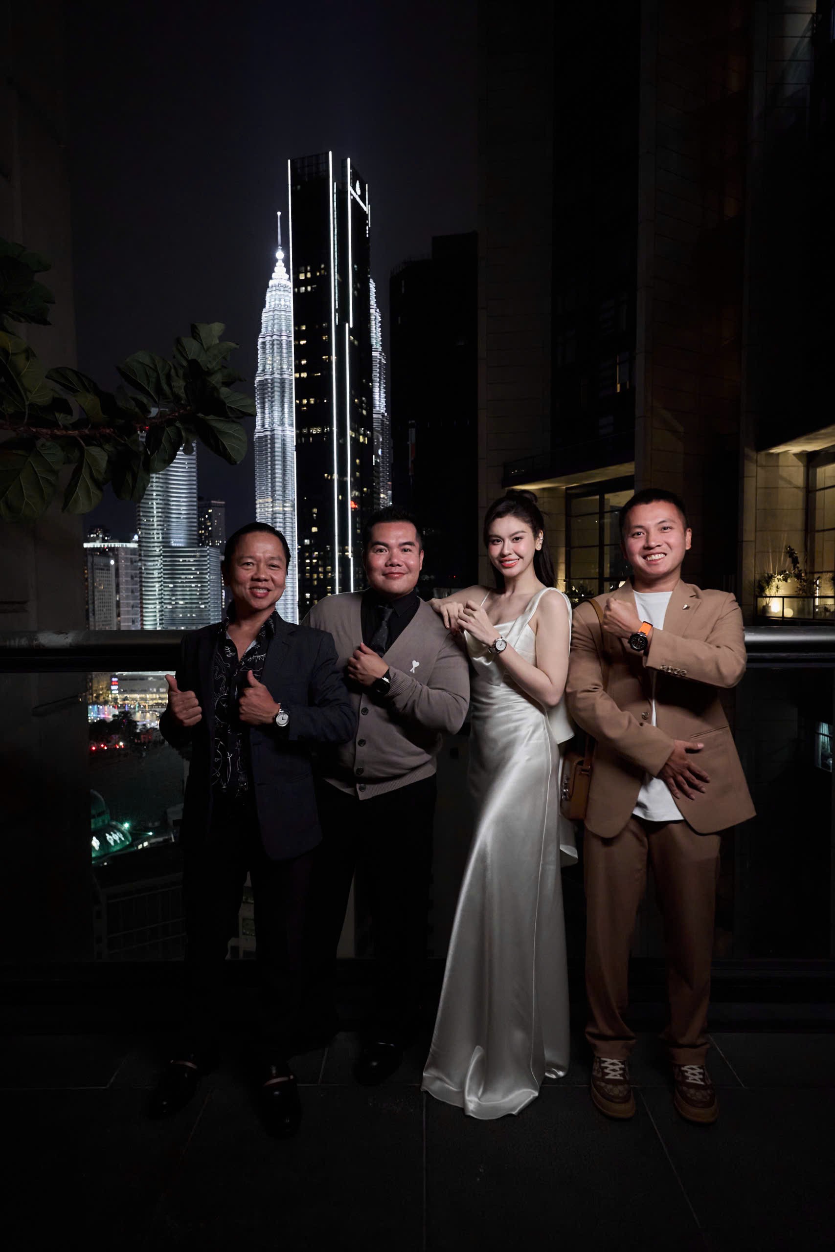 Trương Quỳnh Anh dự tiệc tối cùng sao Thái – Ohm Pawat