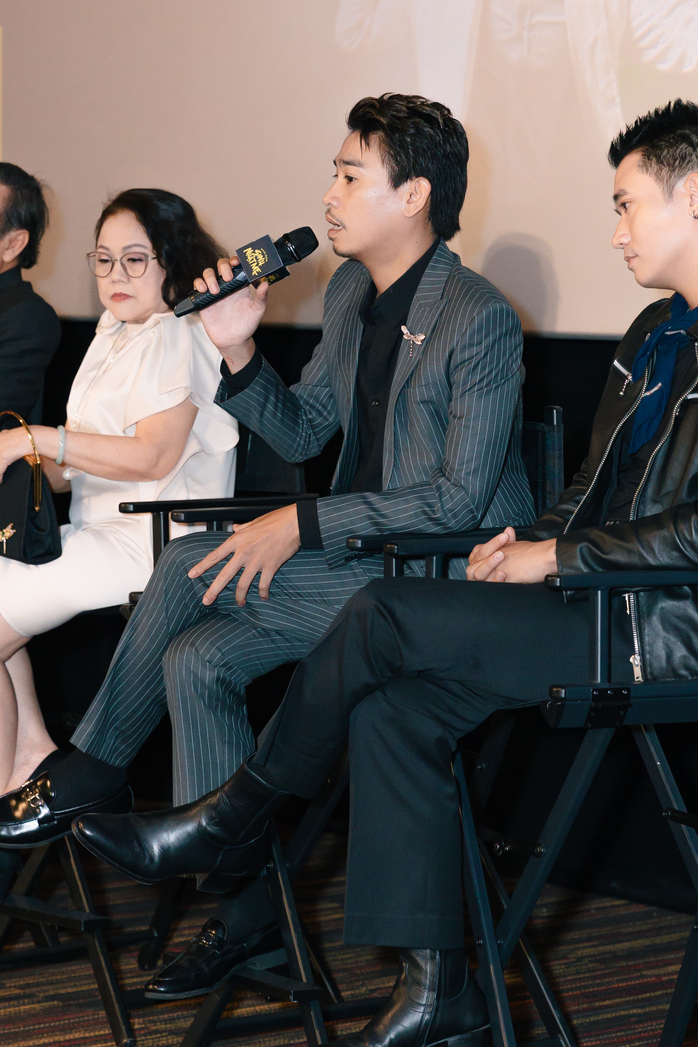 'Phá đám: Sinh nhật mẹ': Gieo hạt giống cảm xúc từ 'Hạnh phúc của tang gia' và ca khúc 'Bông hồng cài áo'