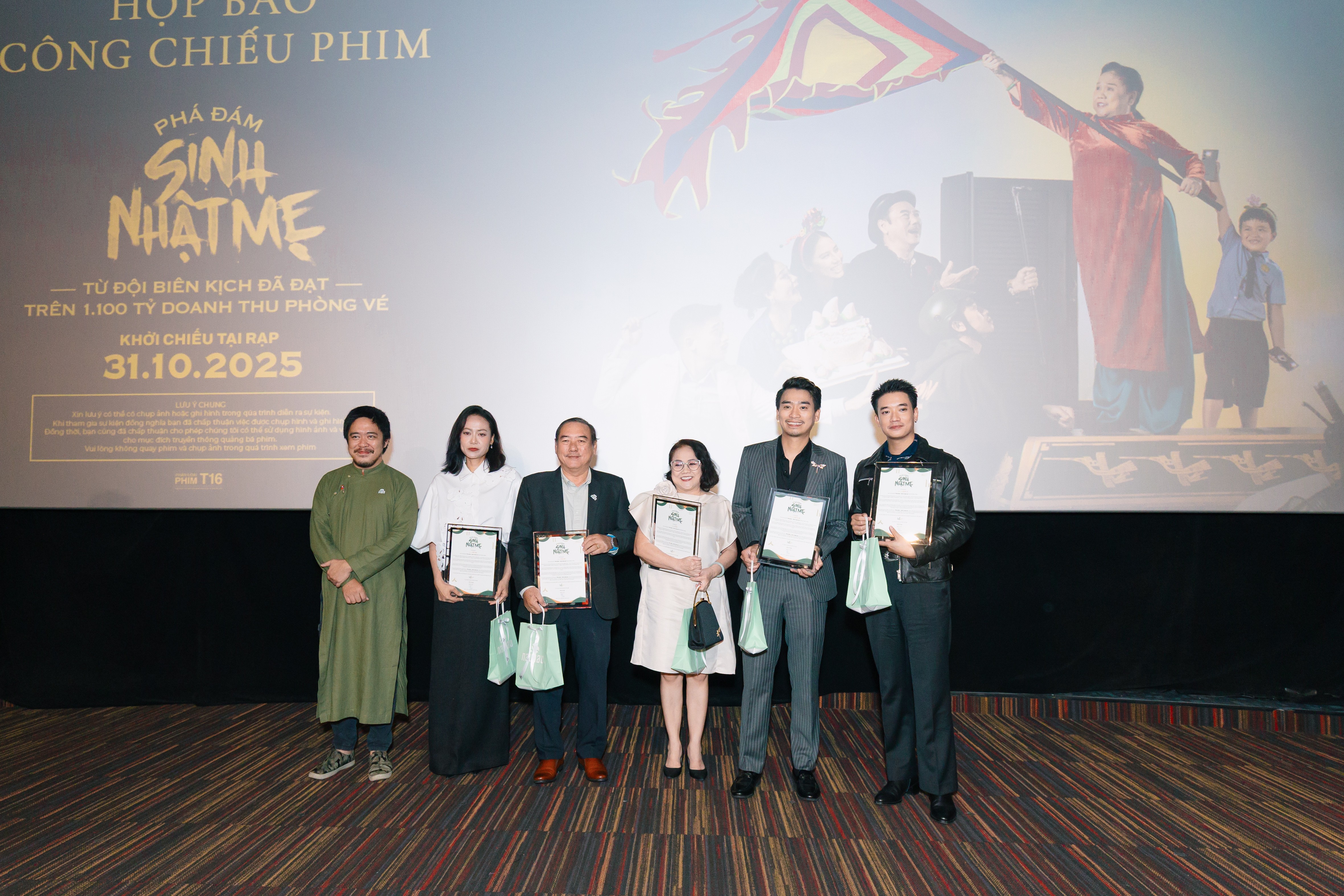 'Phá đám: Sinh nhật mẹ': Gieo hạt giống cảm xúc từ 'Hạnh phúc của tang gia' và ca khúc 'Bông hồng cài áo'