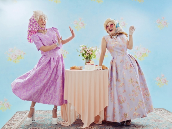 Hai bà ngoại Việt Hương - Hồng Đào lột xác siêu sang chảnh