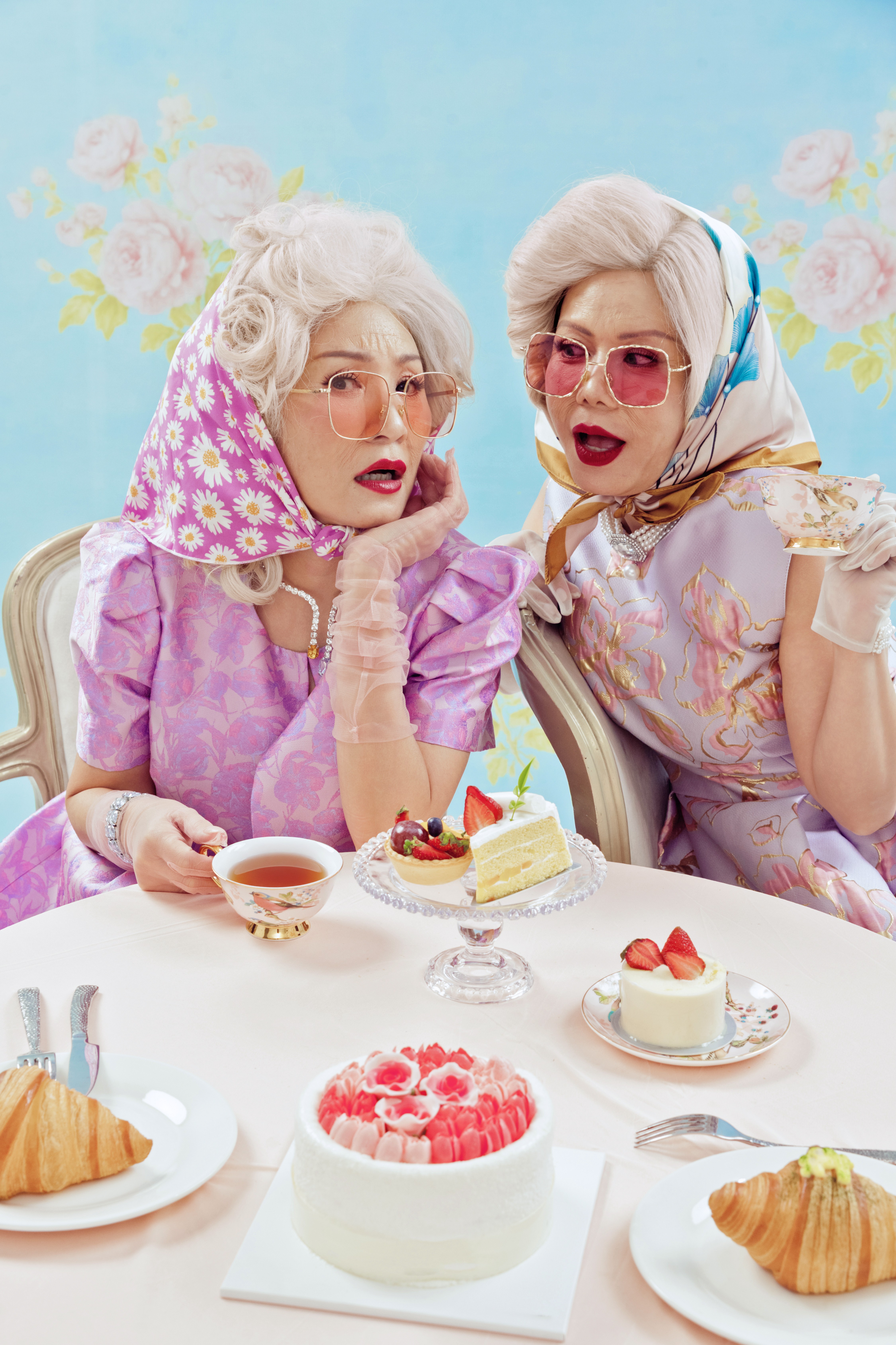 Hai bà ngoại Việt Hương - Hồng Đào lột xác siêu sang chảnh