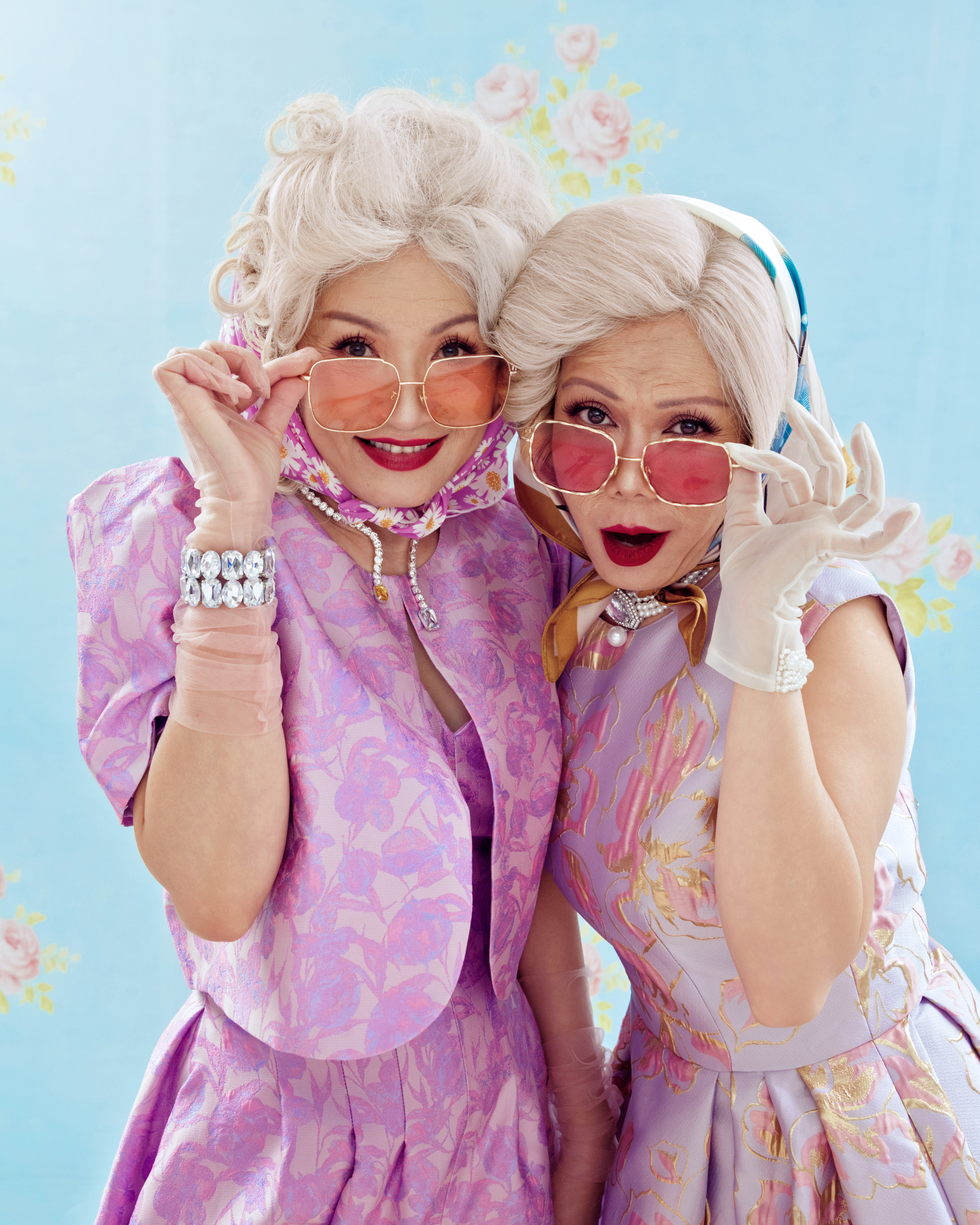 Hai bà ngoại Việt Hương - Hồng Đào lột xác siêu sang chảnh