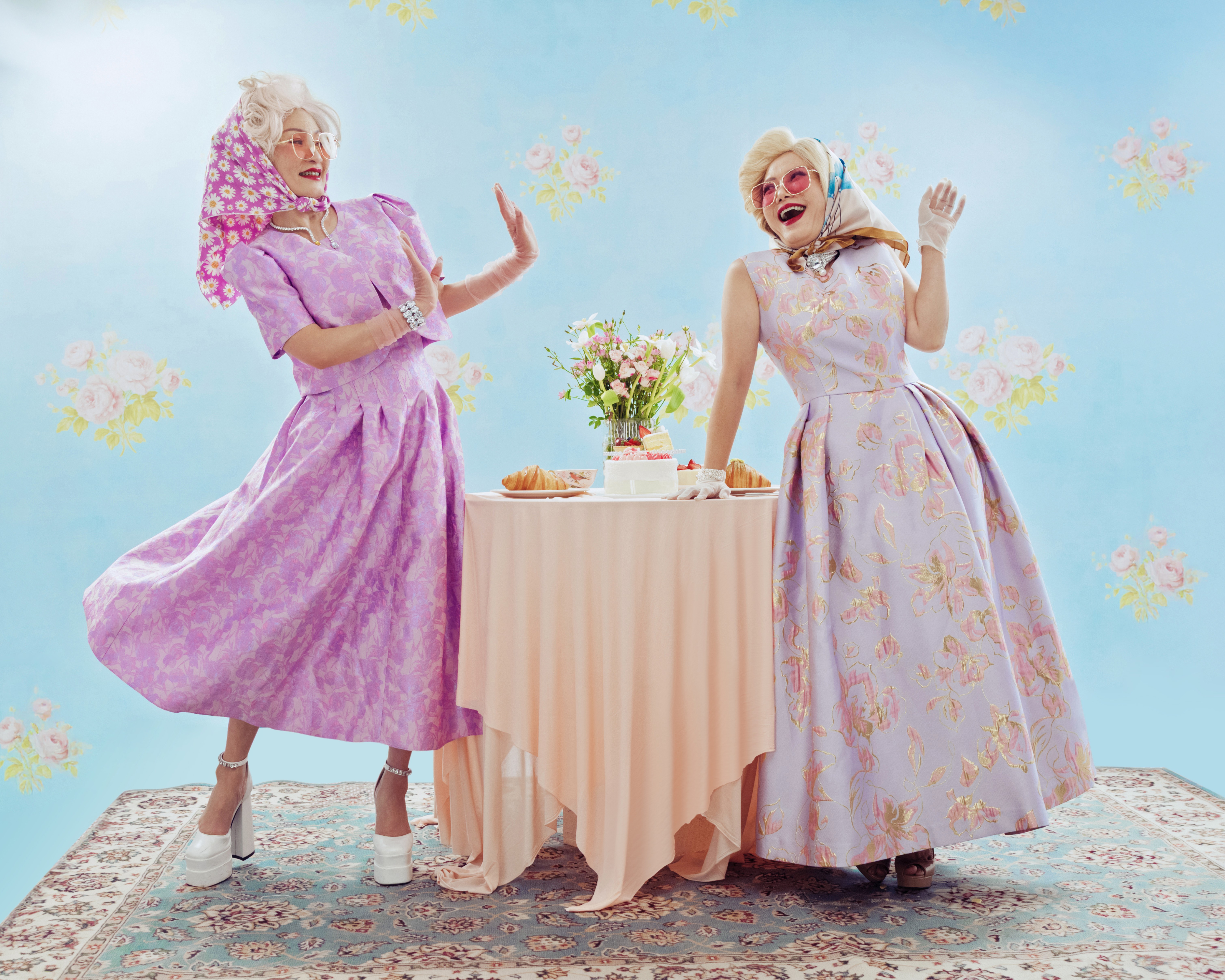 Hai bà ngoại Việt Hương - Hồng Đào lột xác siêu sang chảnh