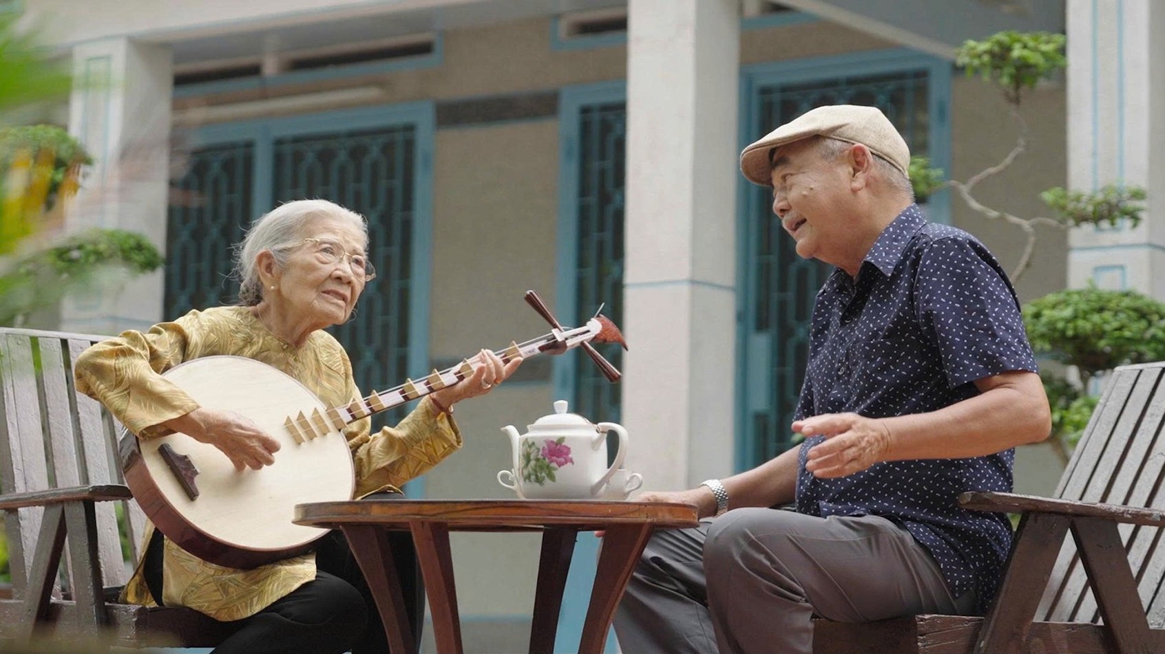 NSƯT Phi Điểu và nghệ sĩ Việt Anh: Miệt mài đóng phim, truyền lửa nghề cho thế hệ trẻ