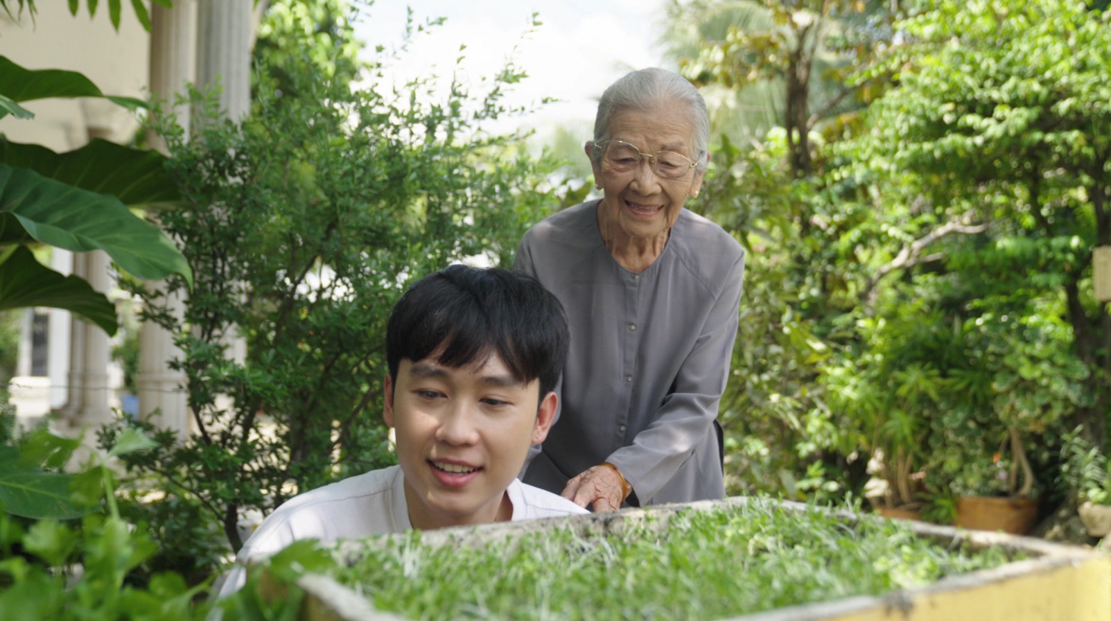 NSƯT Phi Điểu và nghệ sĩ Việt Anh: Miệt mài đóng phim, truyền lửa nghề cho thế hệ trẻ