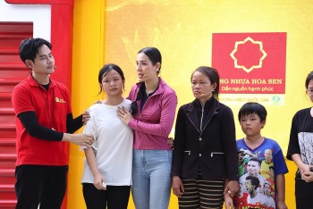 'Mái ấm gia đình Việt': Phương Trinh Jolie bật khóc khi thấy hình ảnh tuổi thơ mình trong cô bé mồ côi