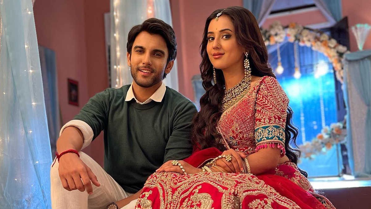 Riya Sharma - Ishaan Dhawan chinh phục khán giả Việt với 'Vượt thời gian gặp chàng bác sĩ'