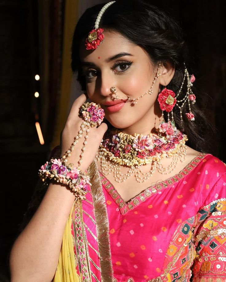 Riya Sharma - Ishaan Dhawan chinh phục khán giả Việt với 'Vượt thời gian gặp chàng bác sĩ'