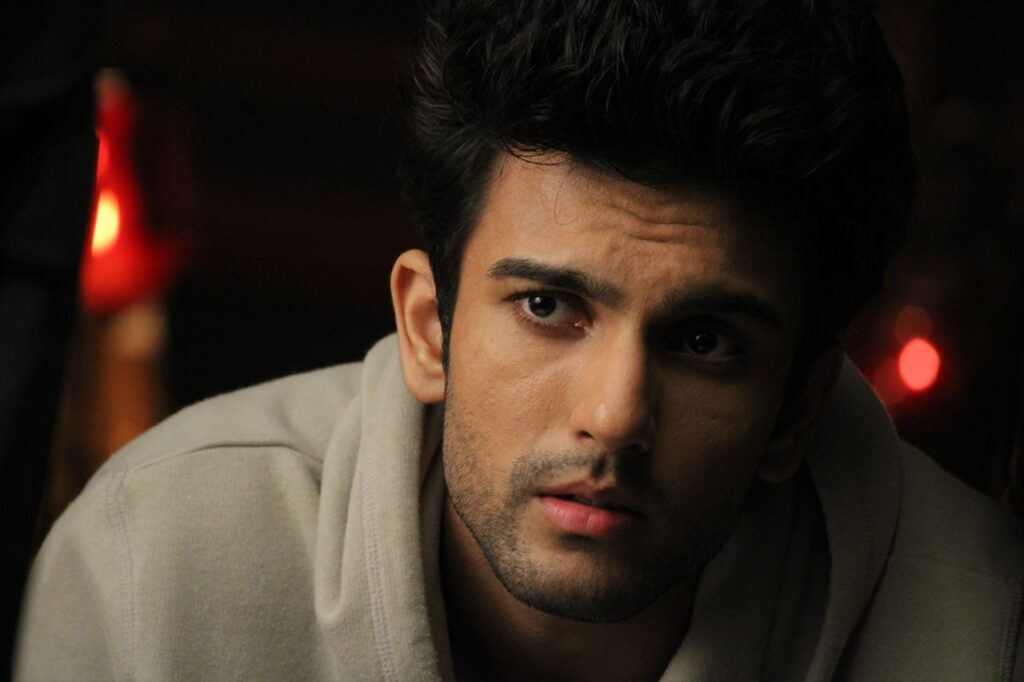 Riya Sharma - Ishaan Dhawan chinh phục khán giả Việt với 'Vượt thời gian gặp chàng bác sĩ'