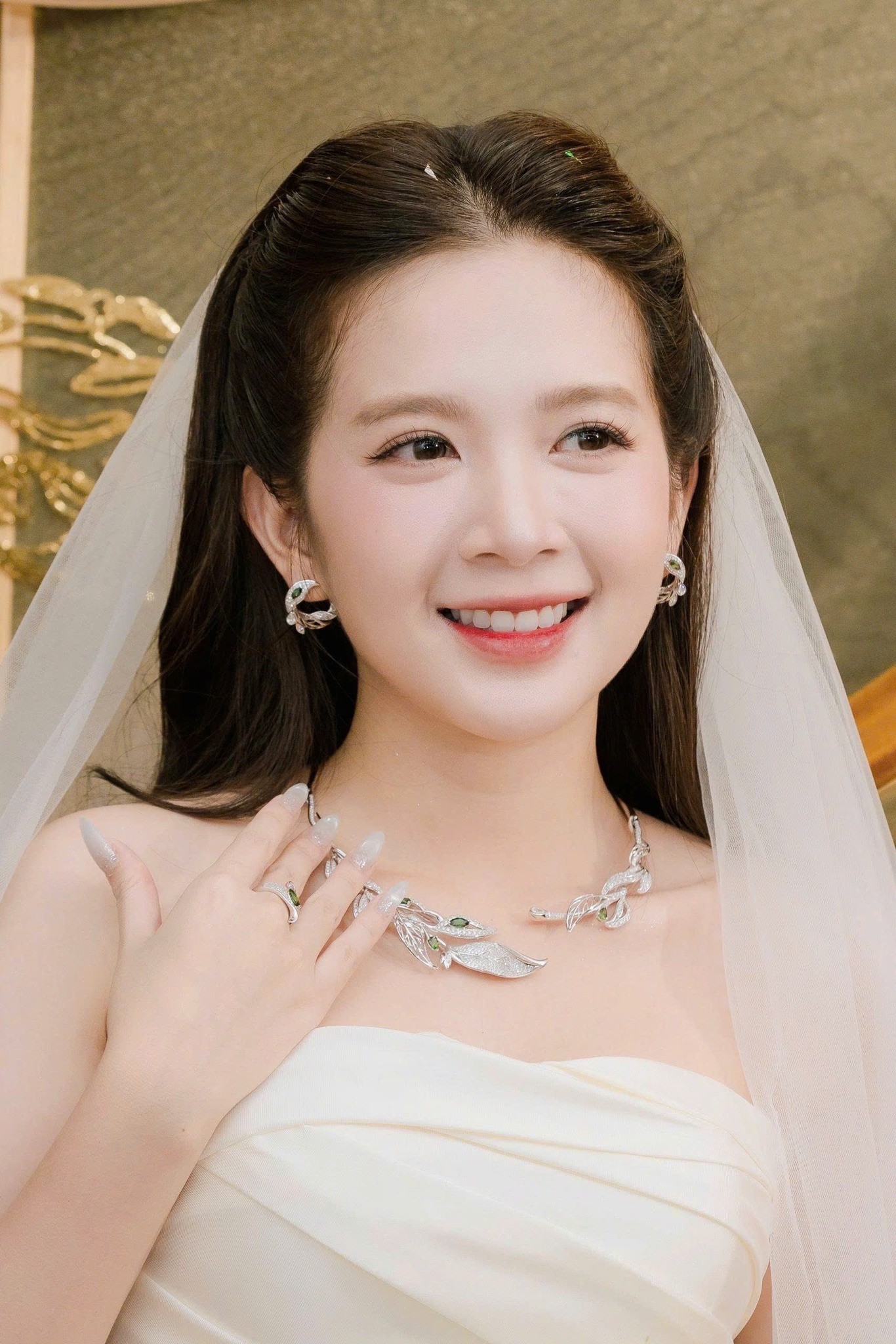 Đình Tú và Ngọc Huyền chính thức đính ước trong lễ ăn hỏi ấm cúng