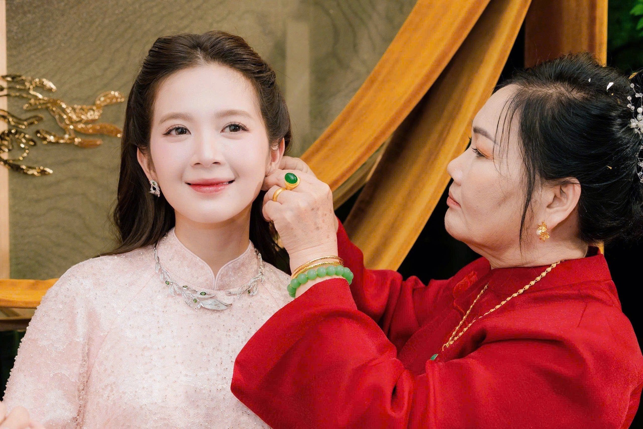 Đình Tú và Ngọc Huyền chính thức đính ước trong lễ ăn hỏi ấm cúng