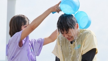 Vợ chồng Diệu Nhi - Anh Tú Atus và loạt khoảnh khắc 'tình tứ' lẫn 'tương tàn' trên 'Running Man'