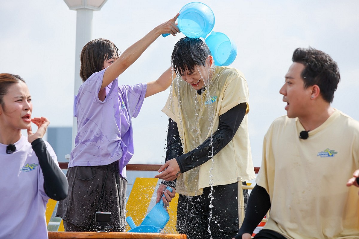 Vợ chồng Diệu Nhi - Anh Tú Atus và loạt khoảnh khắc 'tình tứ' lẫn 'tương tàn' trên 'Running Man'