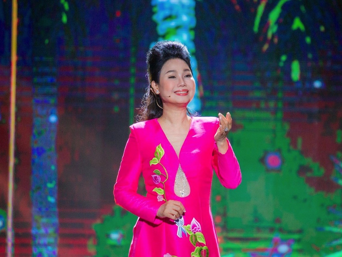 Ca sĩ Thùy Trang: Từ ngày hát nhạc Phật giáo, tôi thấy lòng an lạc và hạnh phúc hơn