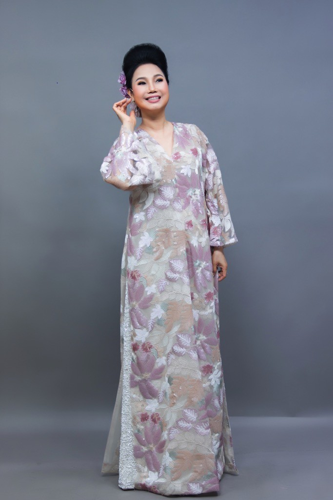 Ca sĩ Thùy Trang: Từ ngày hát nhạc Phật giáo, tôi thấy lòng an lạc và hạnh phúc hơn