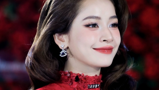 Chi Pu: Thần thái rạng rỡ, lịch trình bận rộn và bí quyết 'ghi điểm' trong Vbiz