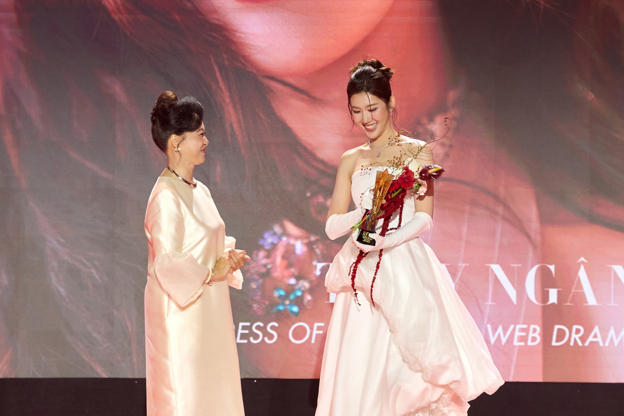 Các nghệ sĩ thuộc DatVietVAC và Vũ trụ 'Say Hi' chinh phục chiến thắng nhiều hạng mục tại Harper's Bazaar Star Awards