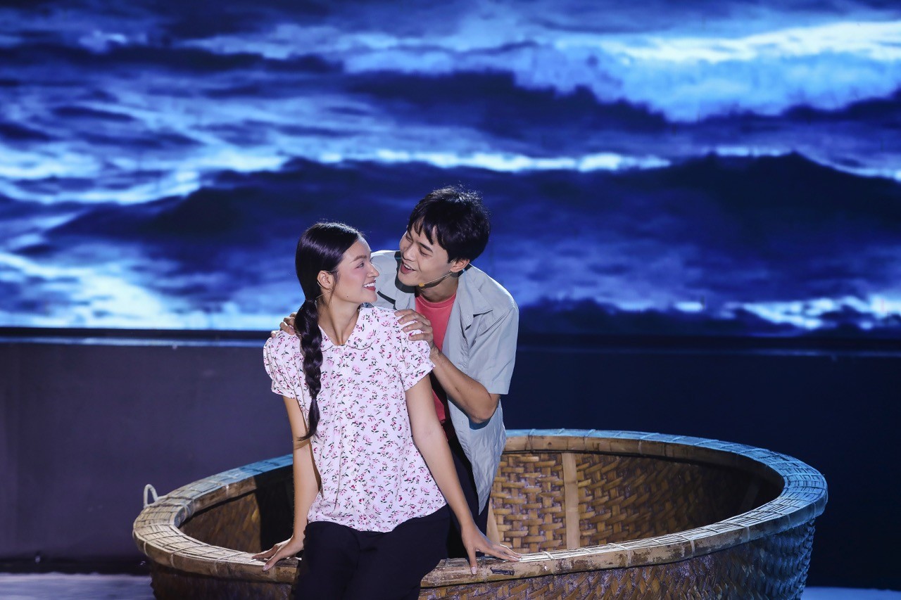 Danh ca Phương Dung ấn tượng với sự tiến bộ của Kiều Hằng tại sân khấu 'Tình Bolero 2025'