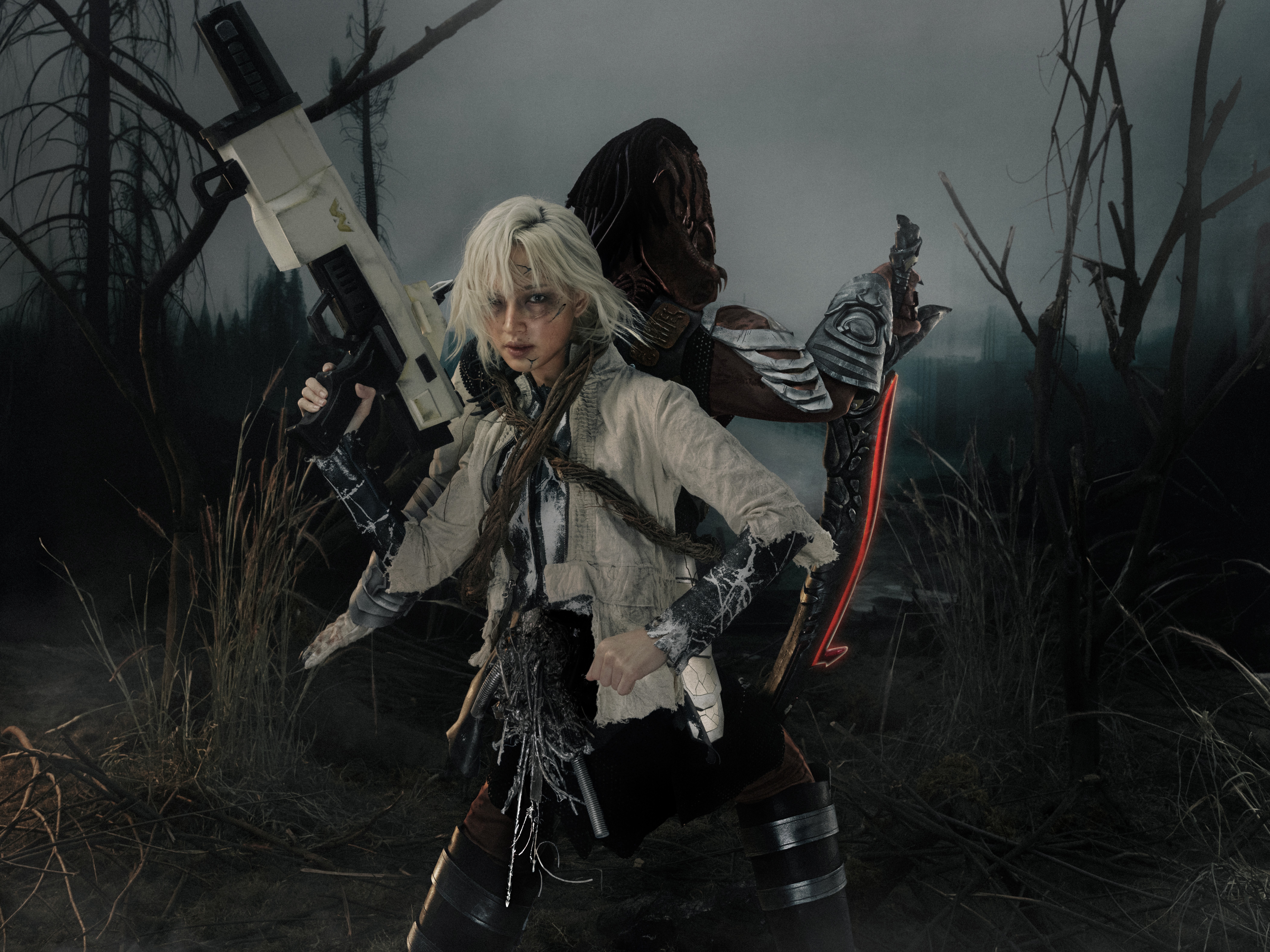 Châu Bùi hóa thân thành nữ chính phim 'Predator: Badlands' dịp Halloween, sẵn 'đọ sắc' bản gốc do Elle Fanning thể hiện