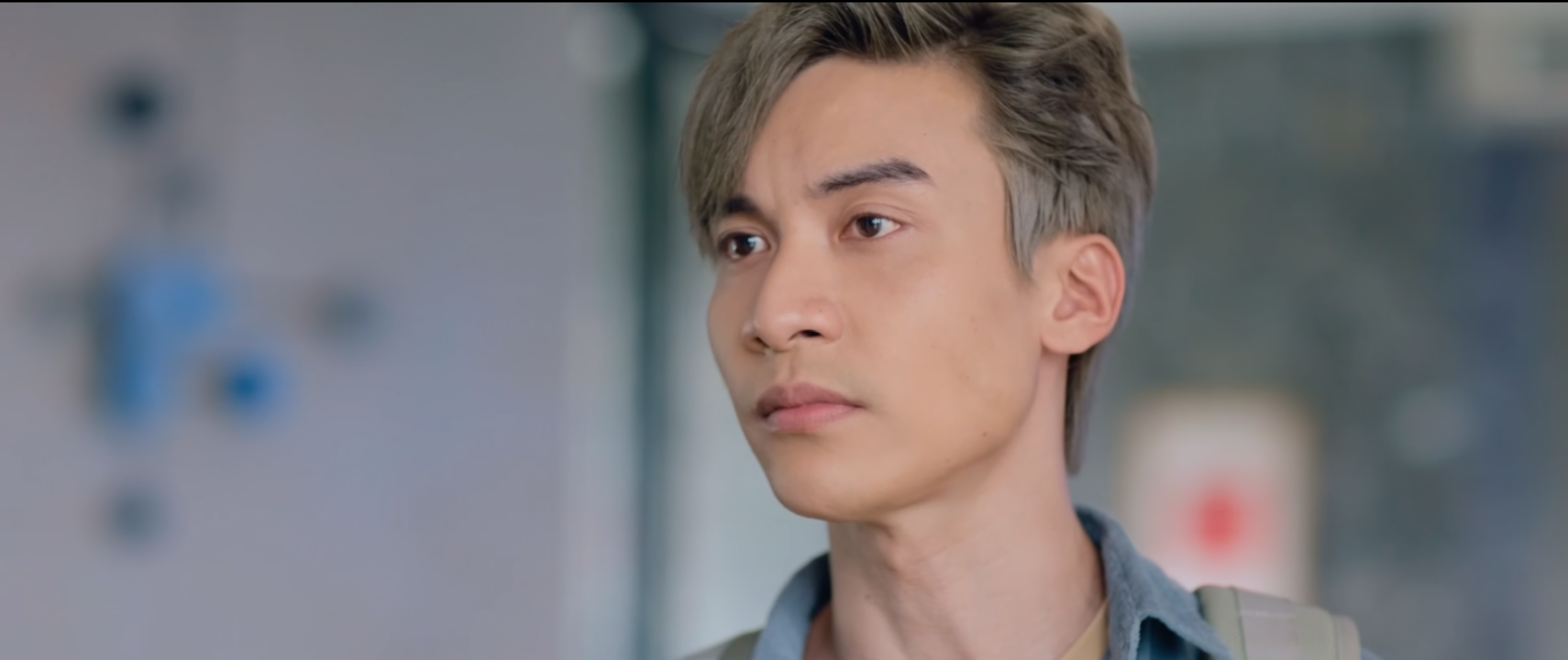 Lương Gia Huy khoe thân hình săn chắc, lộ vòng ba trong 'Bịt mắt bắt nai'