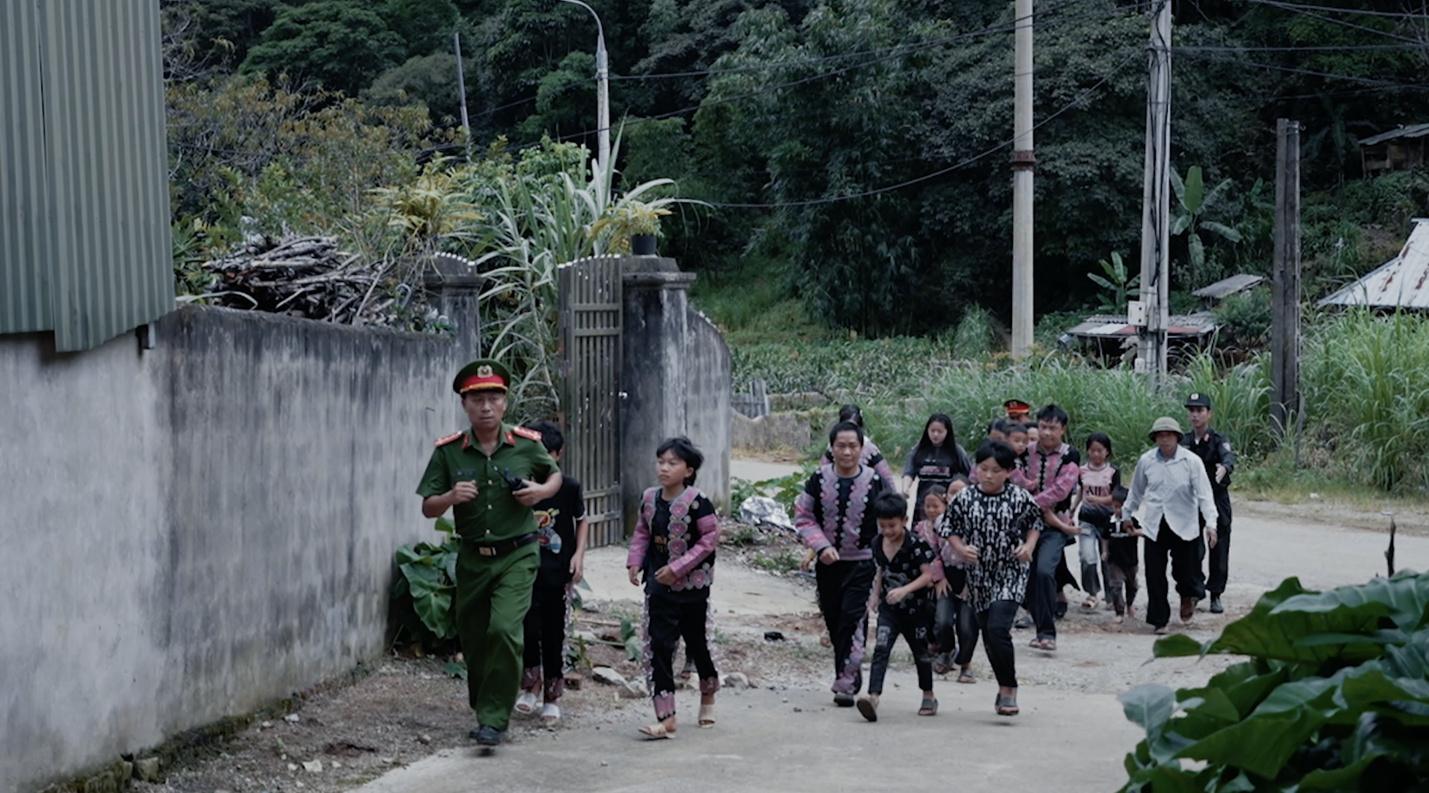 'Chiến sĩ quả cảm' tập cuối: Cuộc truy bắt nghẹt thở 'trùm ma túy' huy động cả dàn xe thiết giáp